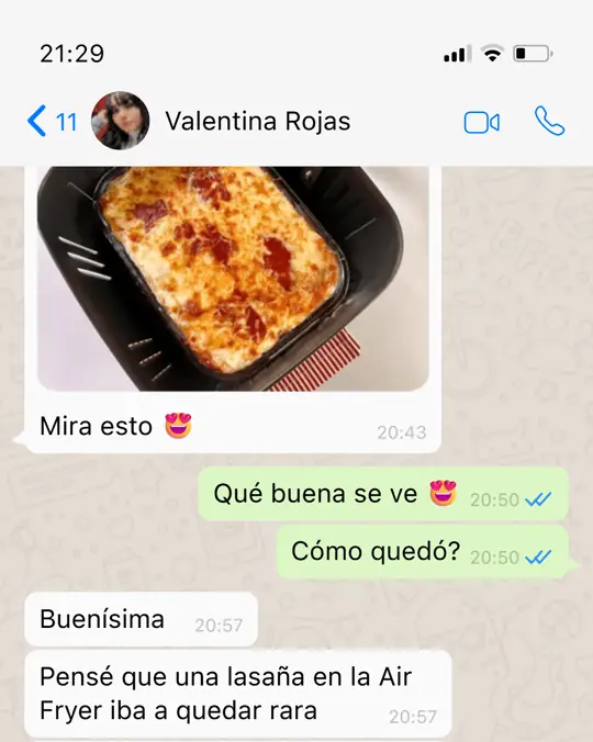 Conversación de WhatsApp con Valentina Rojas